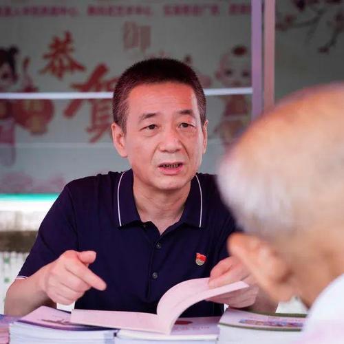 志愿者30多人走进揭东区玉湖镇姑山村为群众提供法律咨询和法律服务